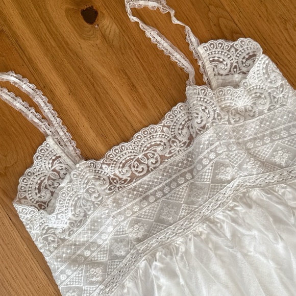 Spell White Lace Peaches Dress - Picture 3 of 8